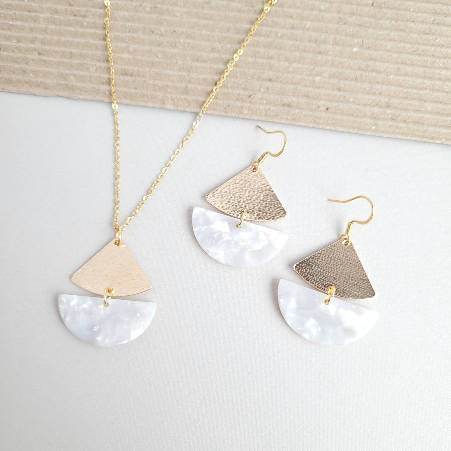 Ava Necklace - Pearl