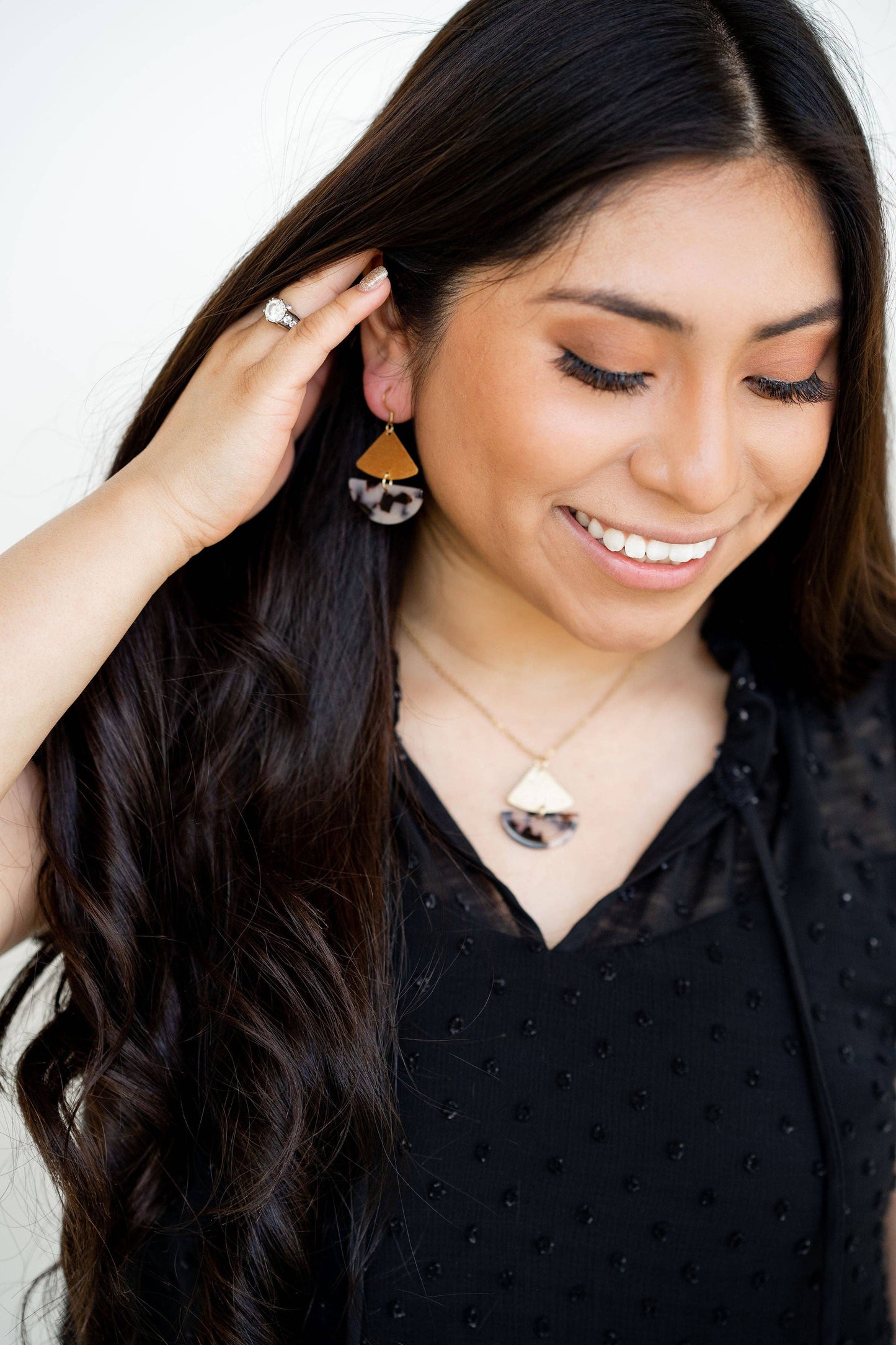 Ava Necklace - Pearl