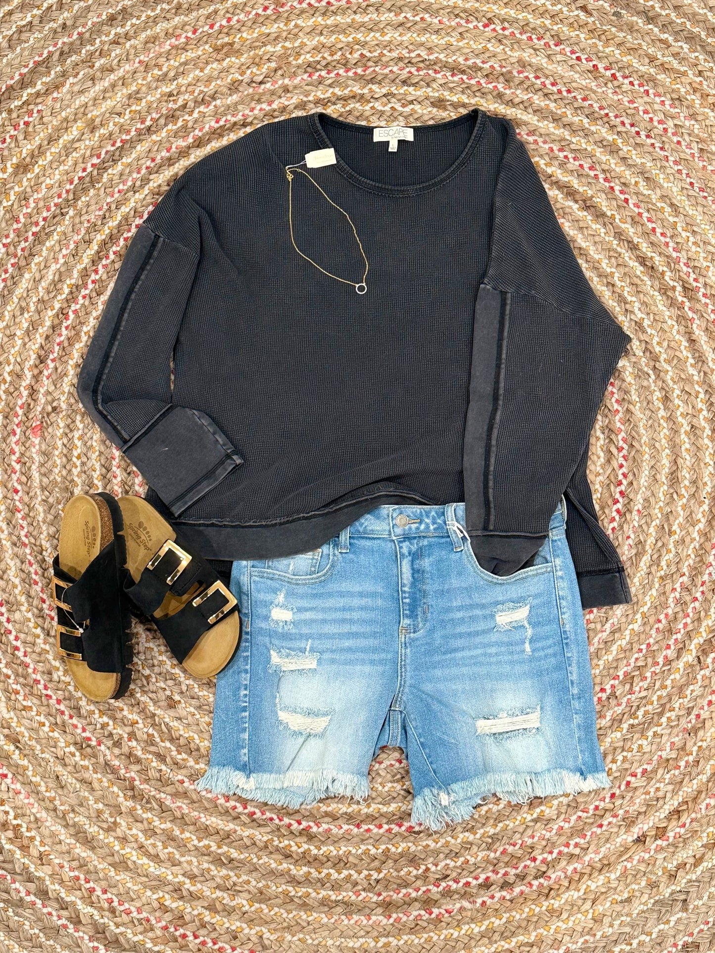 MID-RISE FRINGE HEM SHORTS