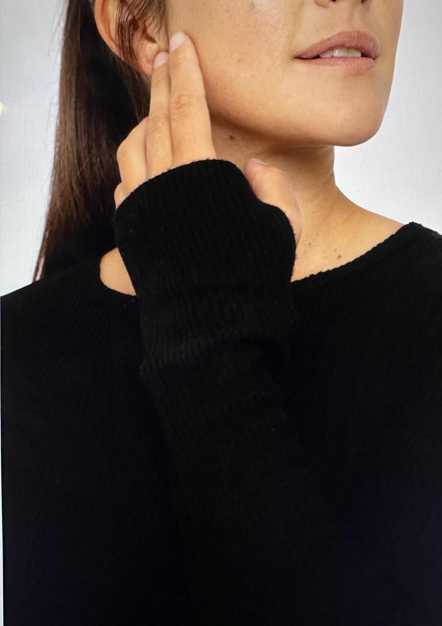 RIBBED LONG SLEEVE THUMBHOLE TOP