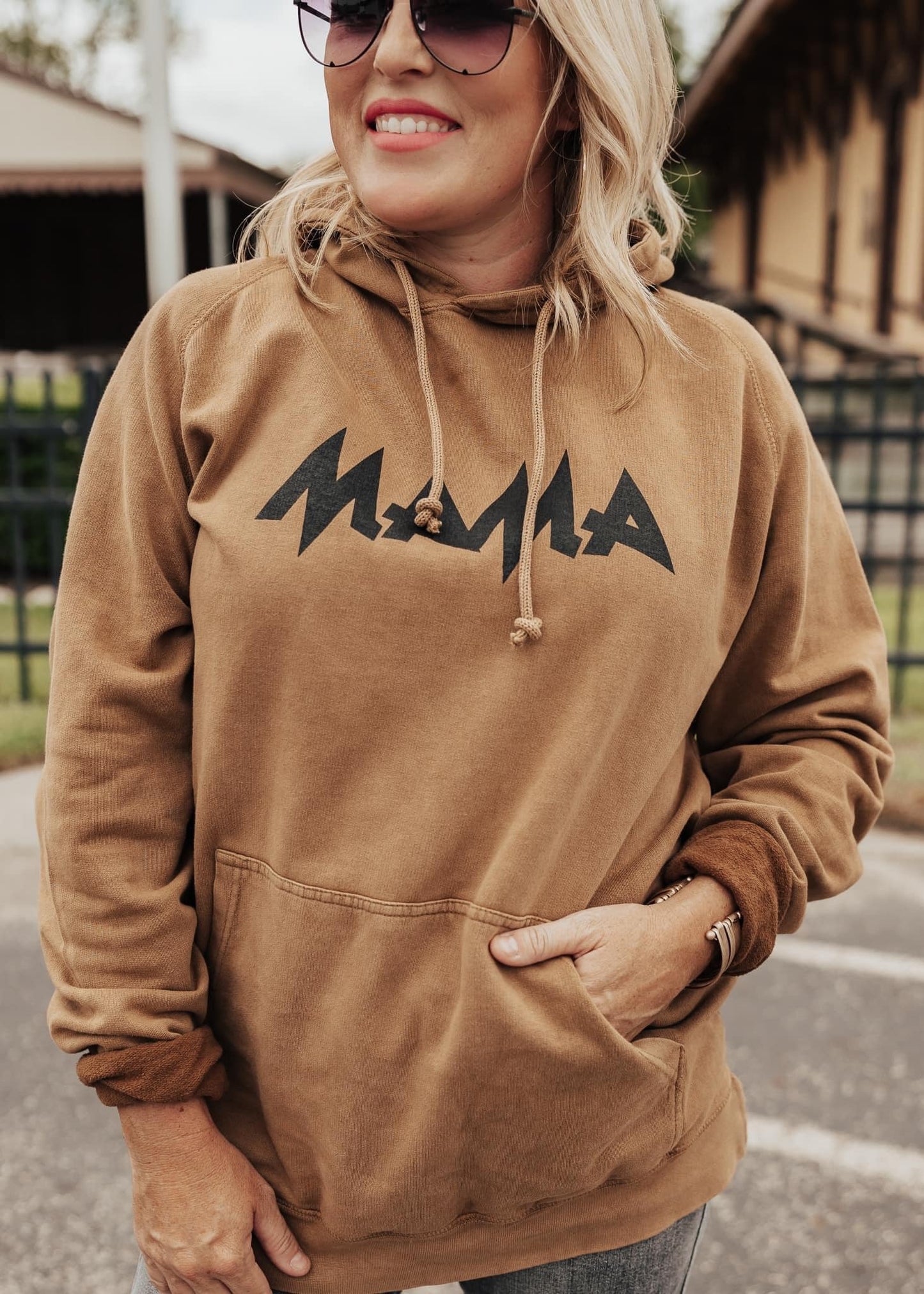 *MAMA*