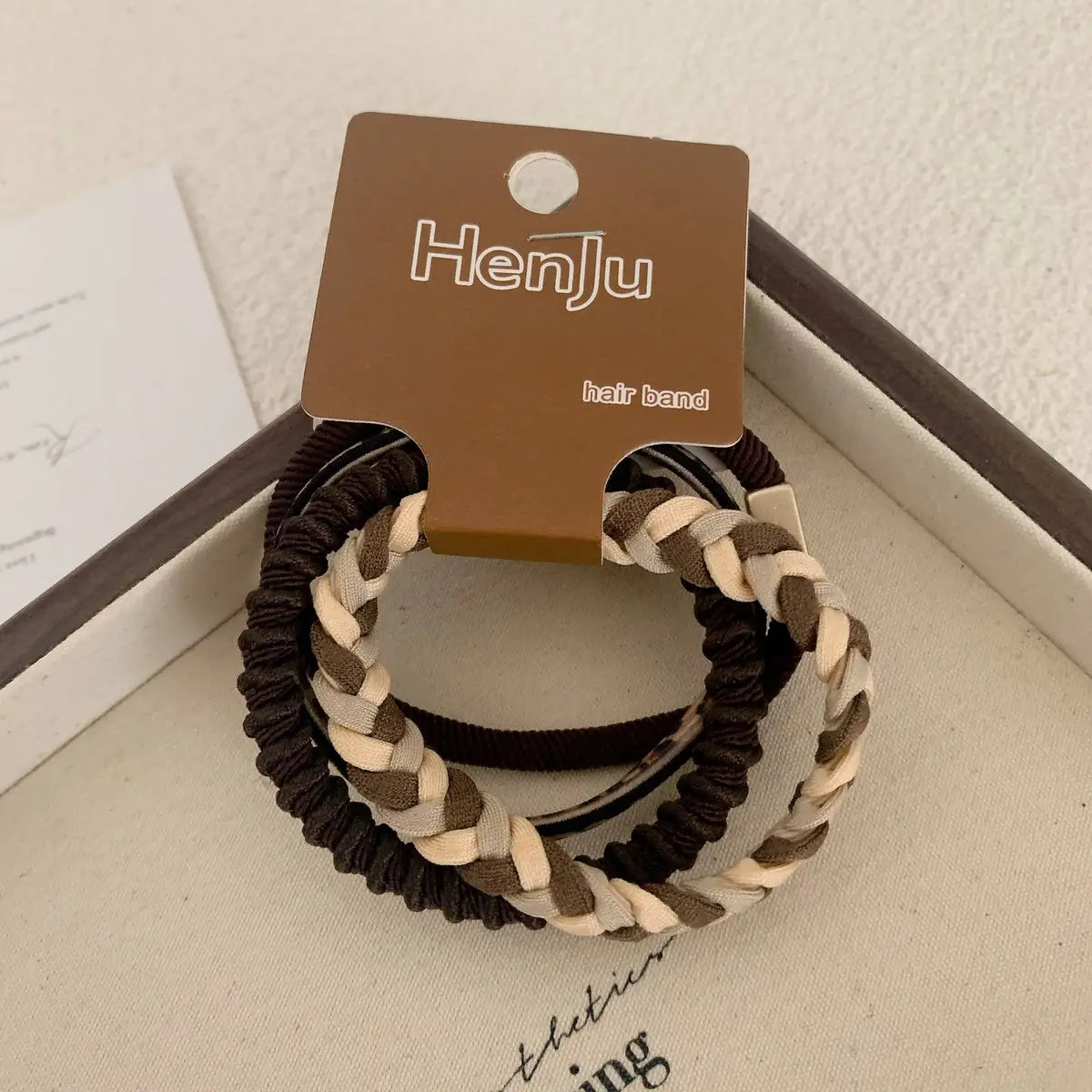 DETAILED HAIR TIE