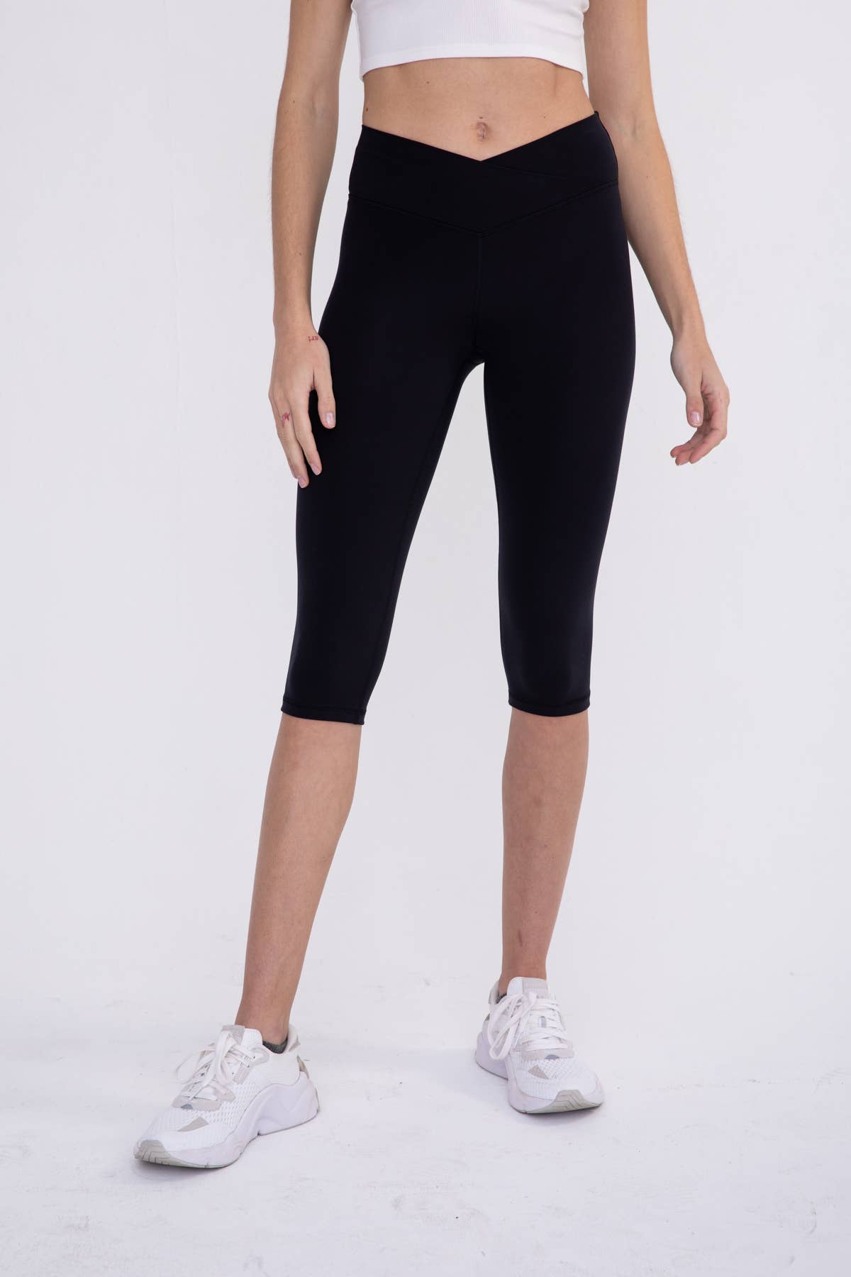CROSSOVER WAIST CAPRI LEGGINGS