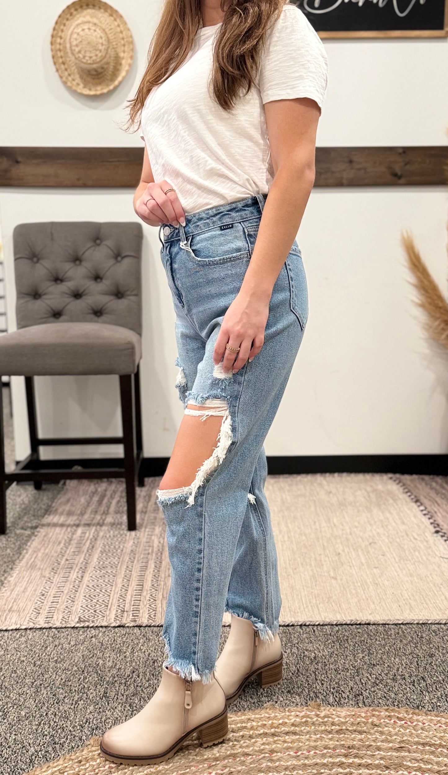 HIGH-RISE DISTRESS CROP STRAIGHT: C