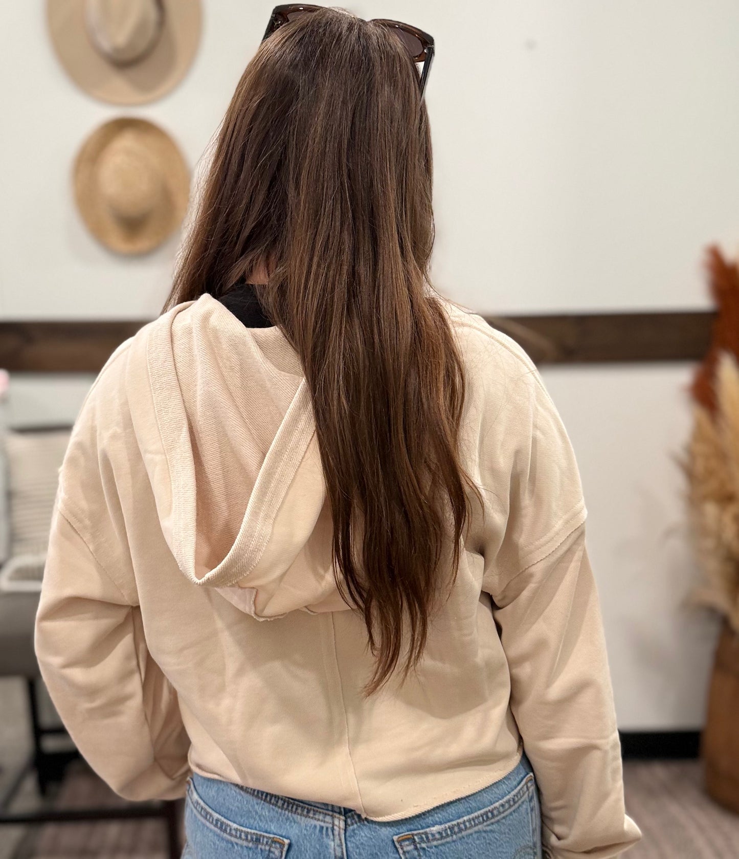 THE SANDY SHORES CROPPED HOOD