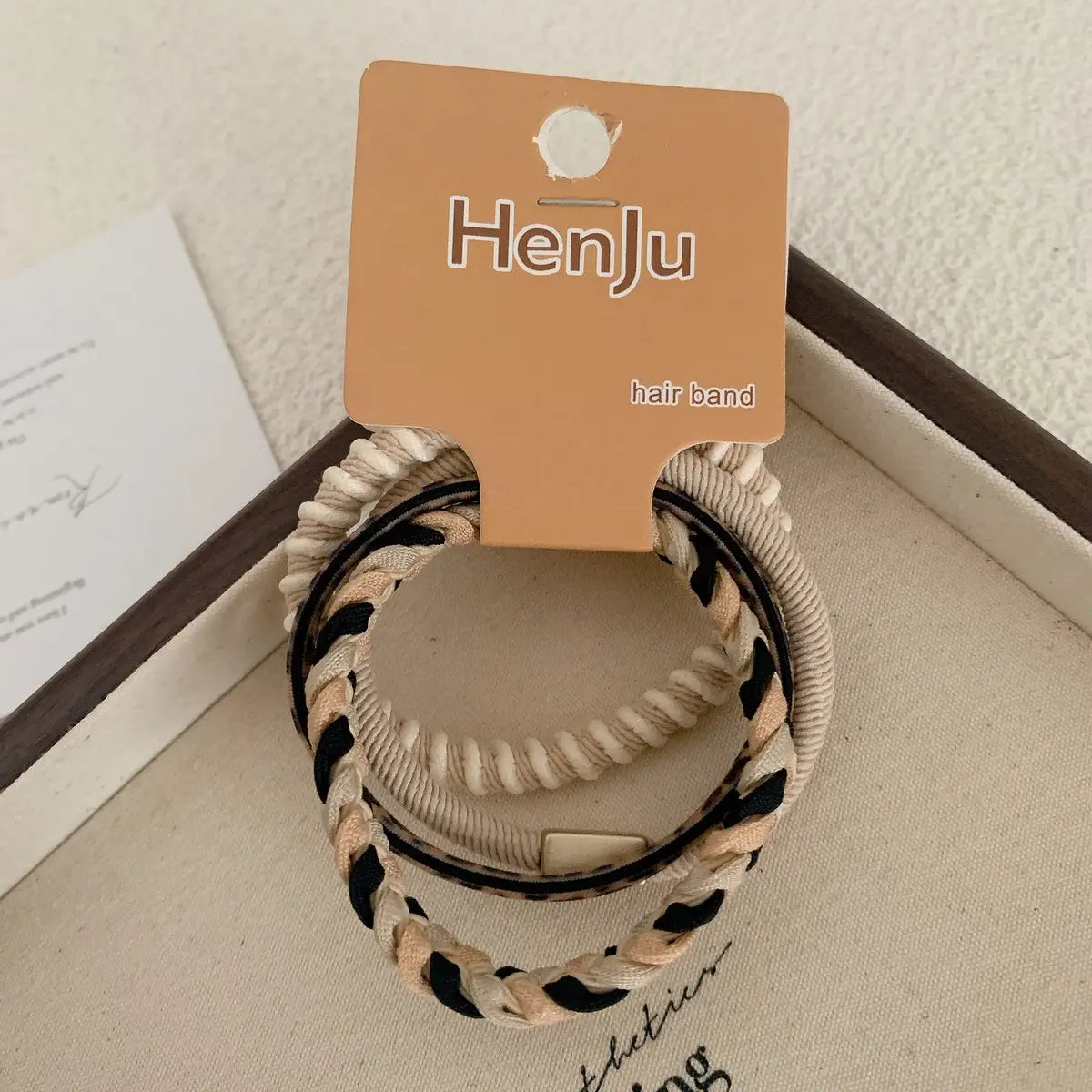 DETAILED HAIR TIE